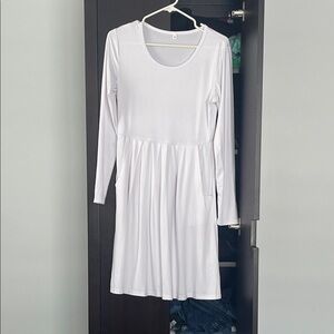 Elegant White Long Sleeve Dress